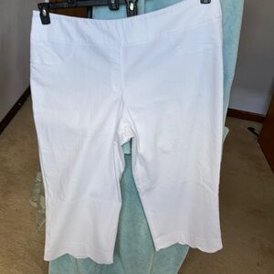 3/$45 RUBY rd scalloped hemline white Capri ends mid calf size 24W